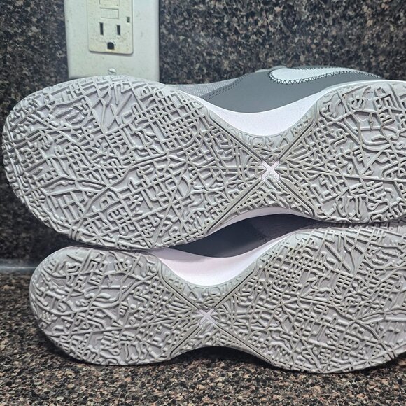 Zoom LeBron DO NOT BUY. NOT AVAILABLE - Picture 7 of 7